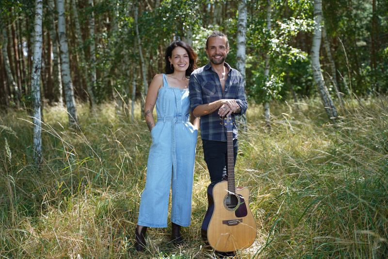 „The Neighbours“ stimmen im Senftenberger Schloss mit viel Gefühl auf den Silvesterabend ein